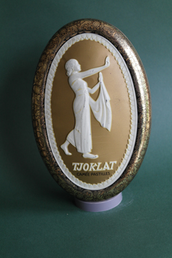 Tjoklat_oval_Metaal-00.jpg